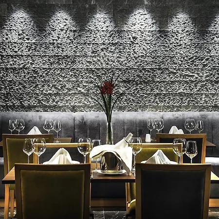 伊莱达先锋酒店 酒店 库萨达斯